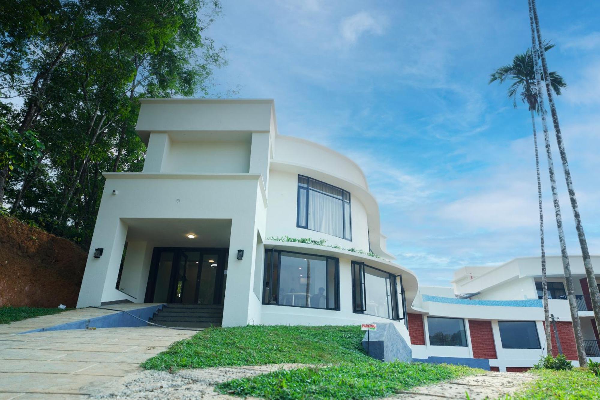 Serene Aqua Hills Kozhikode 호텔 Mennanyam 외부 사진