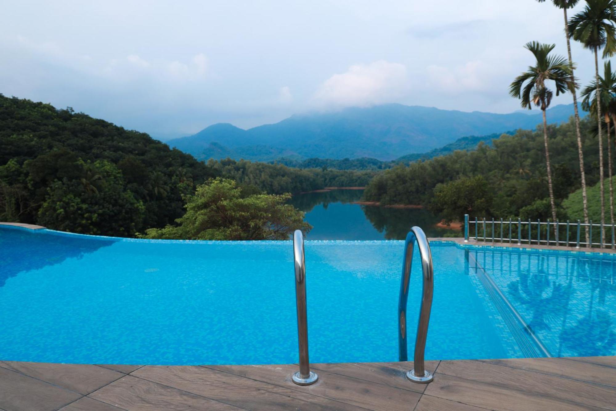 Serene Aqua Hills Kozhikode 호텔 Mennanyam 외부 사진