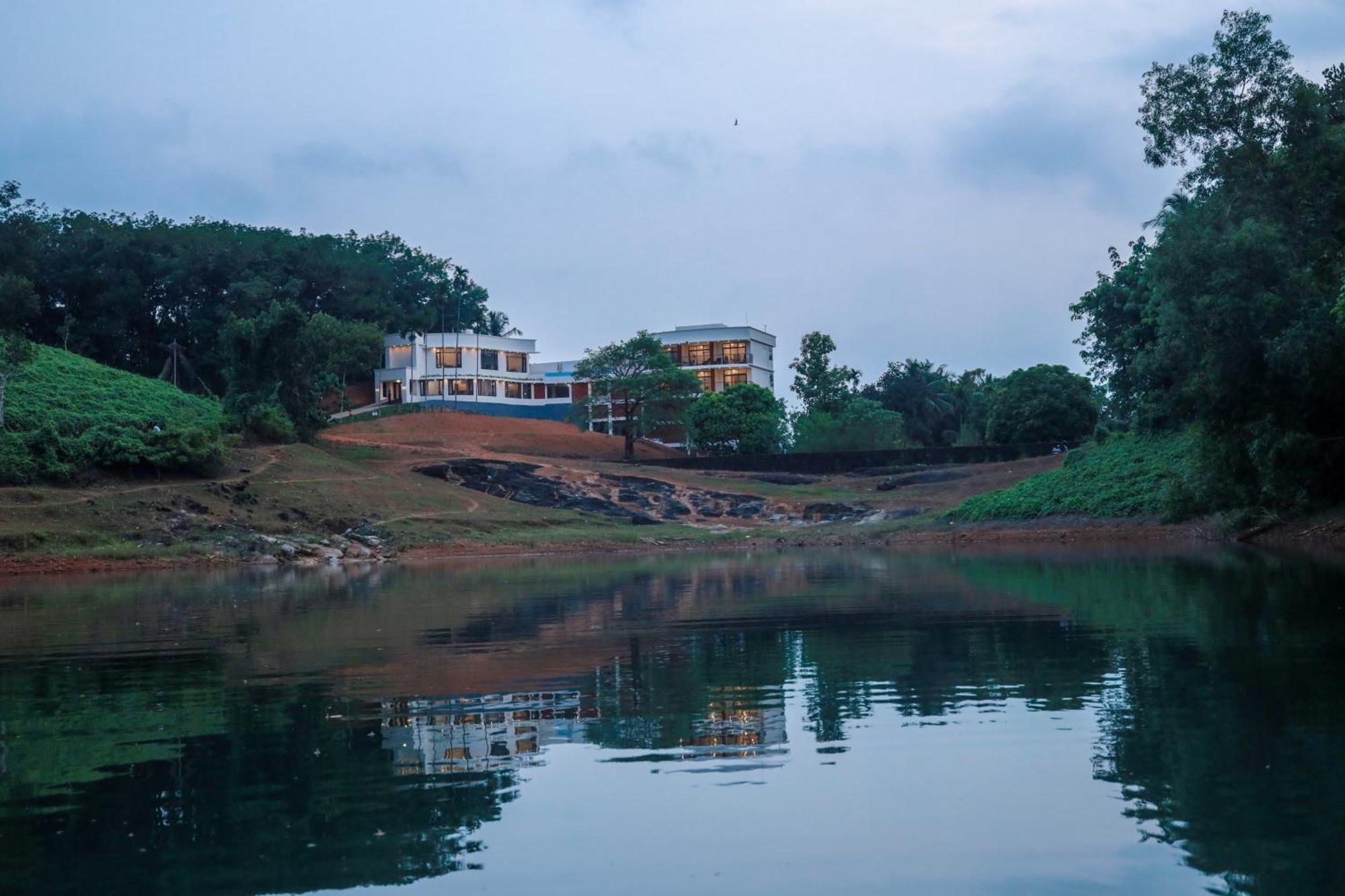 Serene Aqua Hills Kozhikode 호텔 Mennanyam 외부 사진